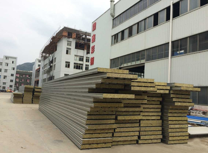 岩棉夾芯（xīn）板廠家（jiā）