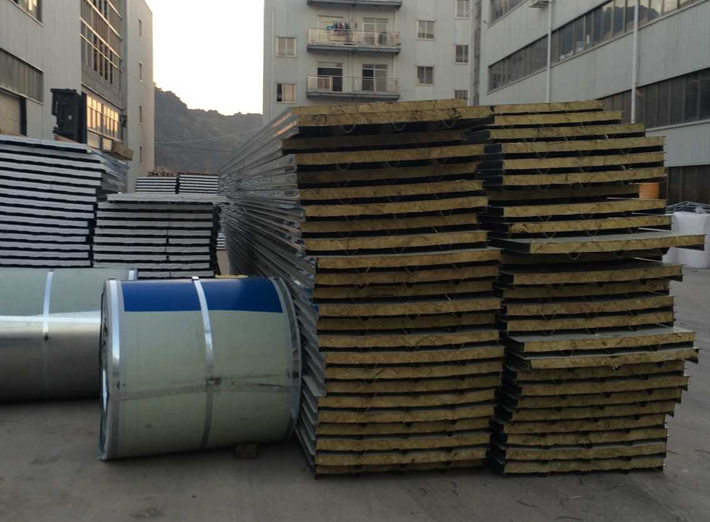 彩鋼岩棉夾芯板